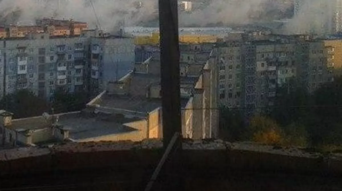Під Донецьком всю ніч гримлять вибухи, відкрито залп з усіх гармат: у мережі з’являються тривожні відео